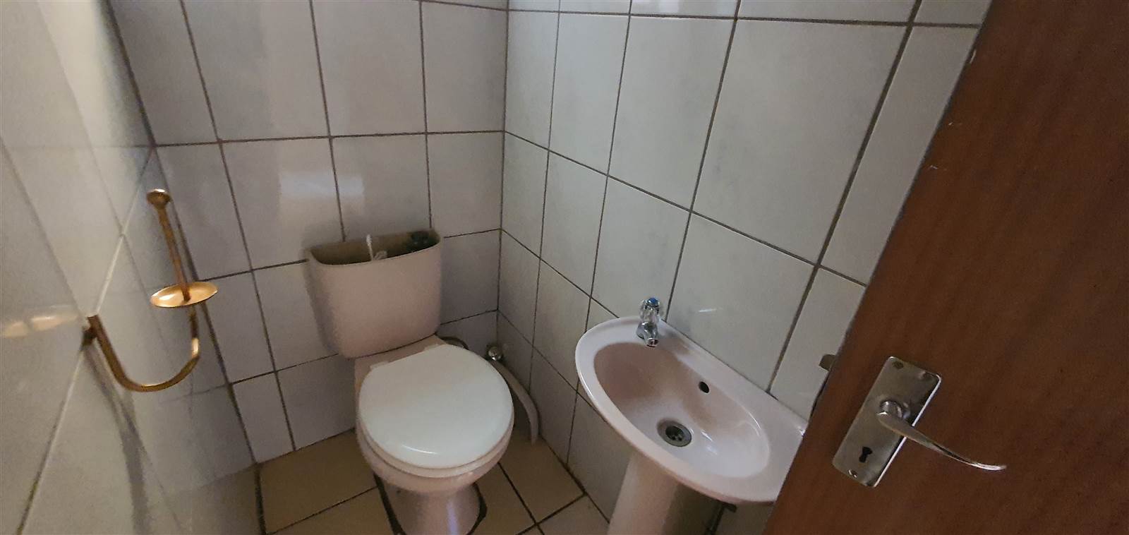 2 Bed Flat in Louis Trichardt photo number 6
