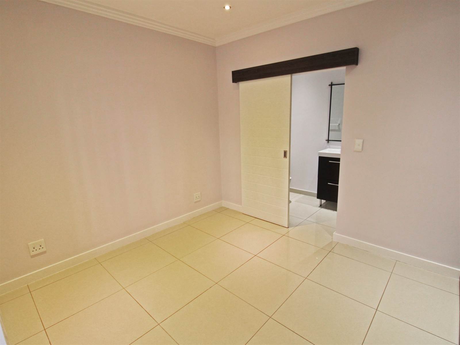 2 Bed Apartment in Bryanston photo number 14