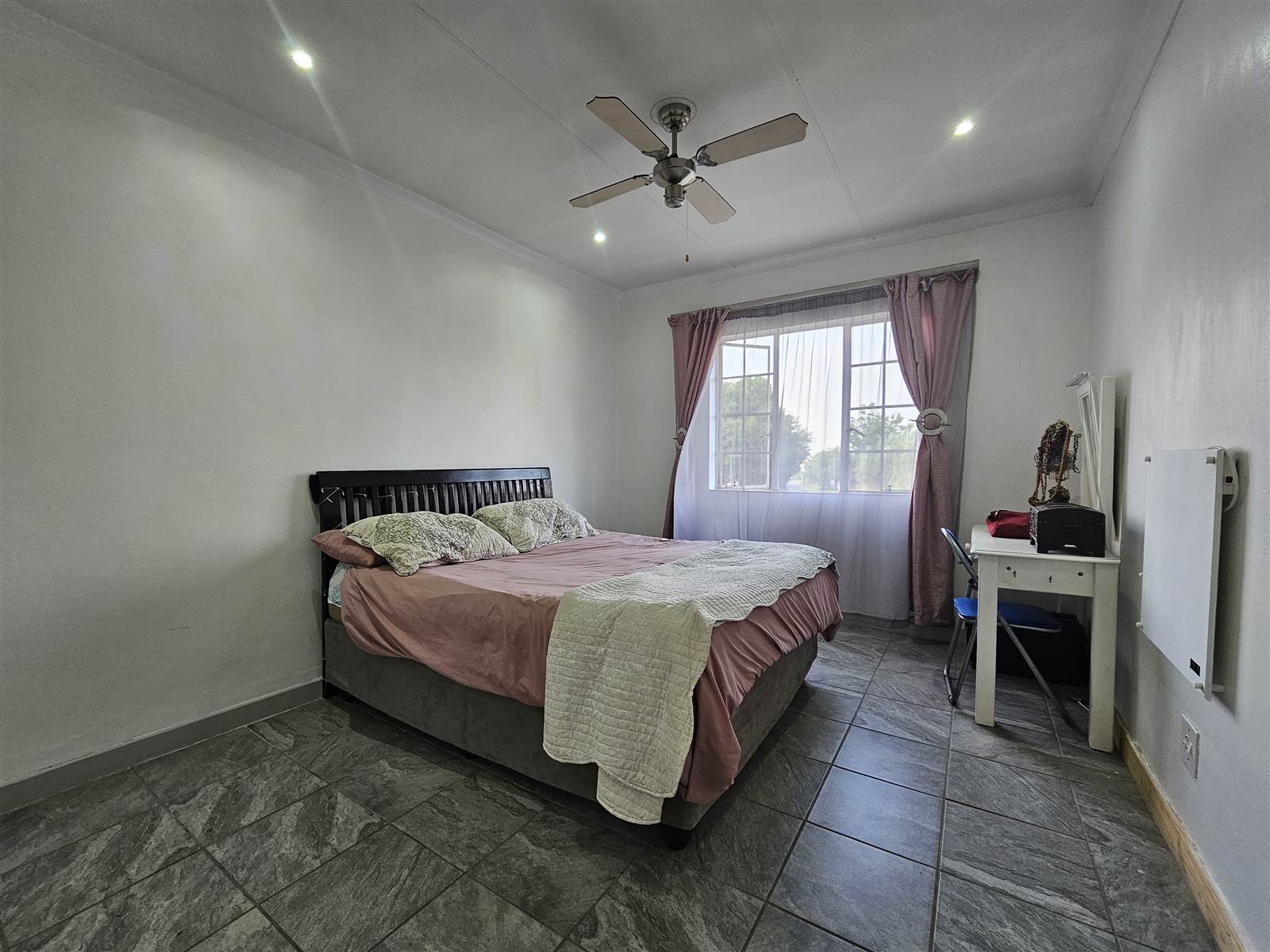 2 Bed Townhouse in Rietvalleirand photo number 11