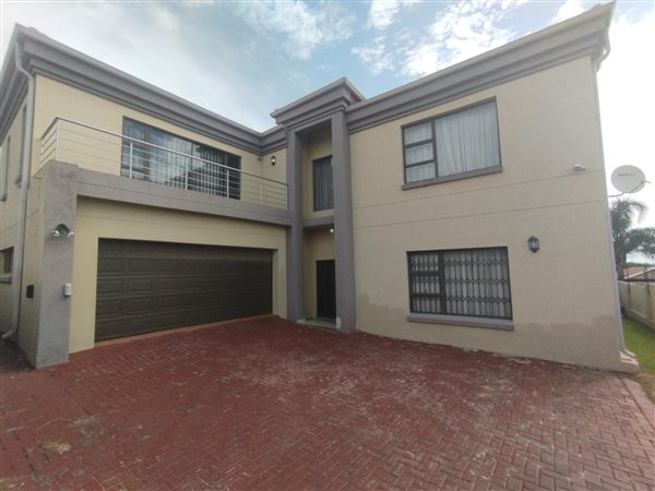 6 Bed Townhouse in Esther Park