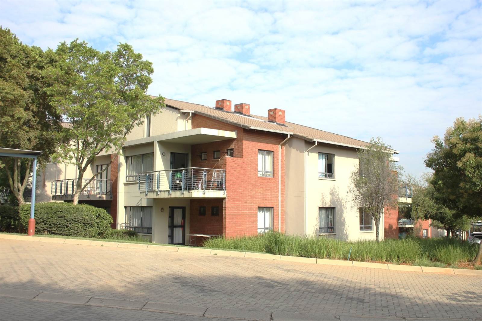 2 Bed Apartment in Roodepoort West photo number 9