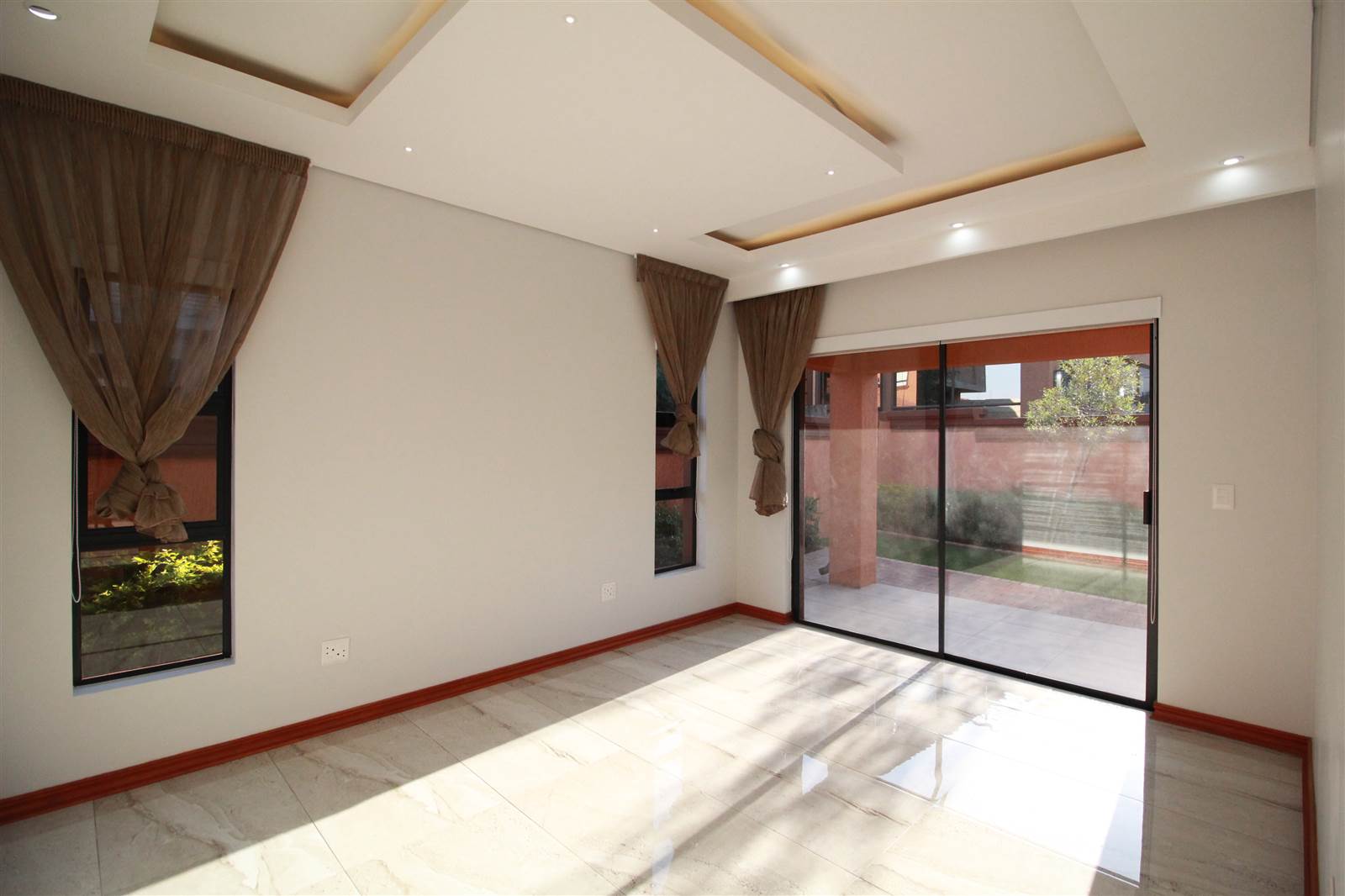 4 Bed House in Blue Valley Golf Estate photo number 21