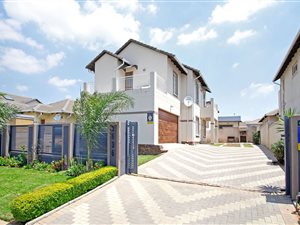 4 Bed House in Blue Hills
