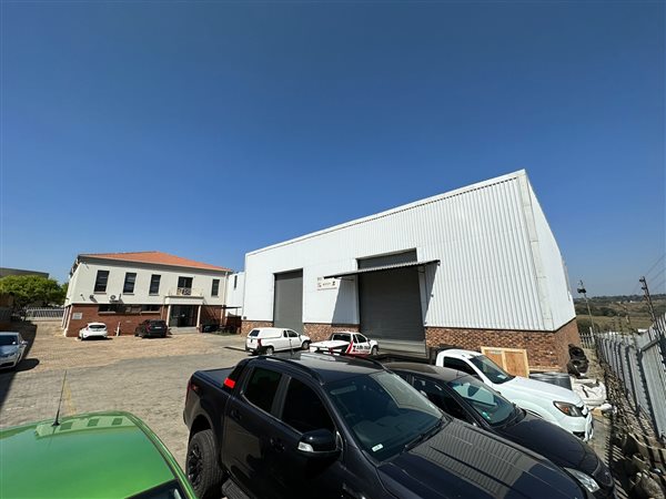 1 600  m² Industrial space