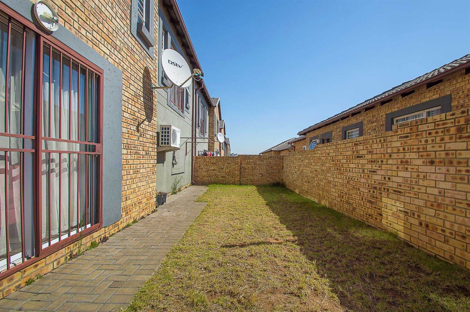 3 Bed Townhouse in Wilgeheuwel photo number 23