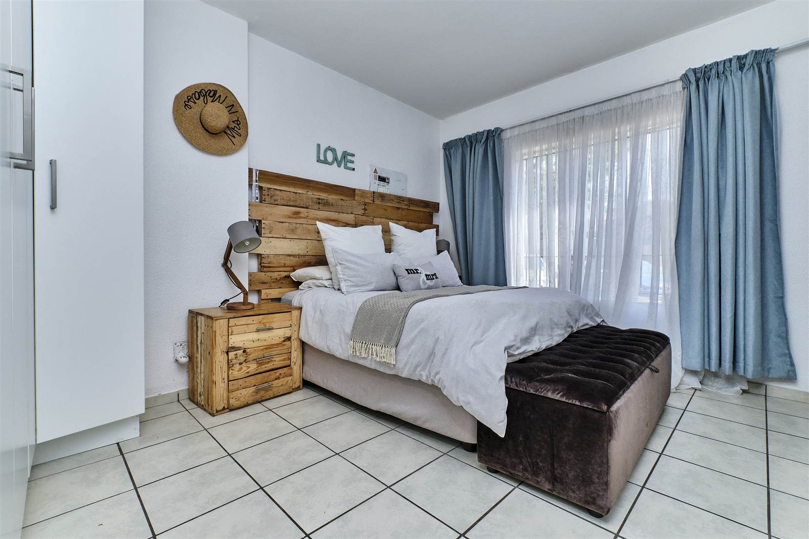 1 Bed Apartment in Ruimsig photo number 8