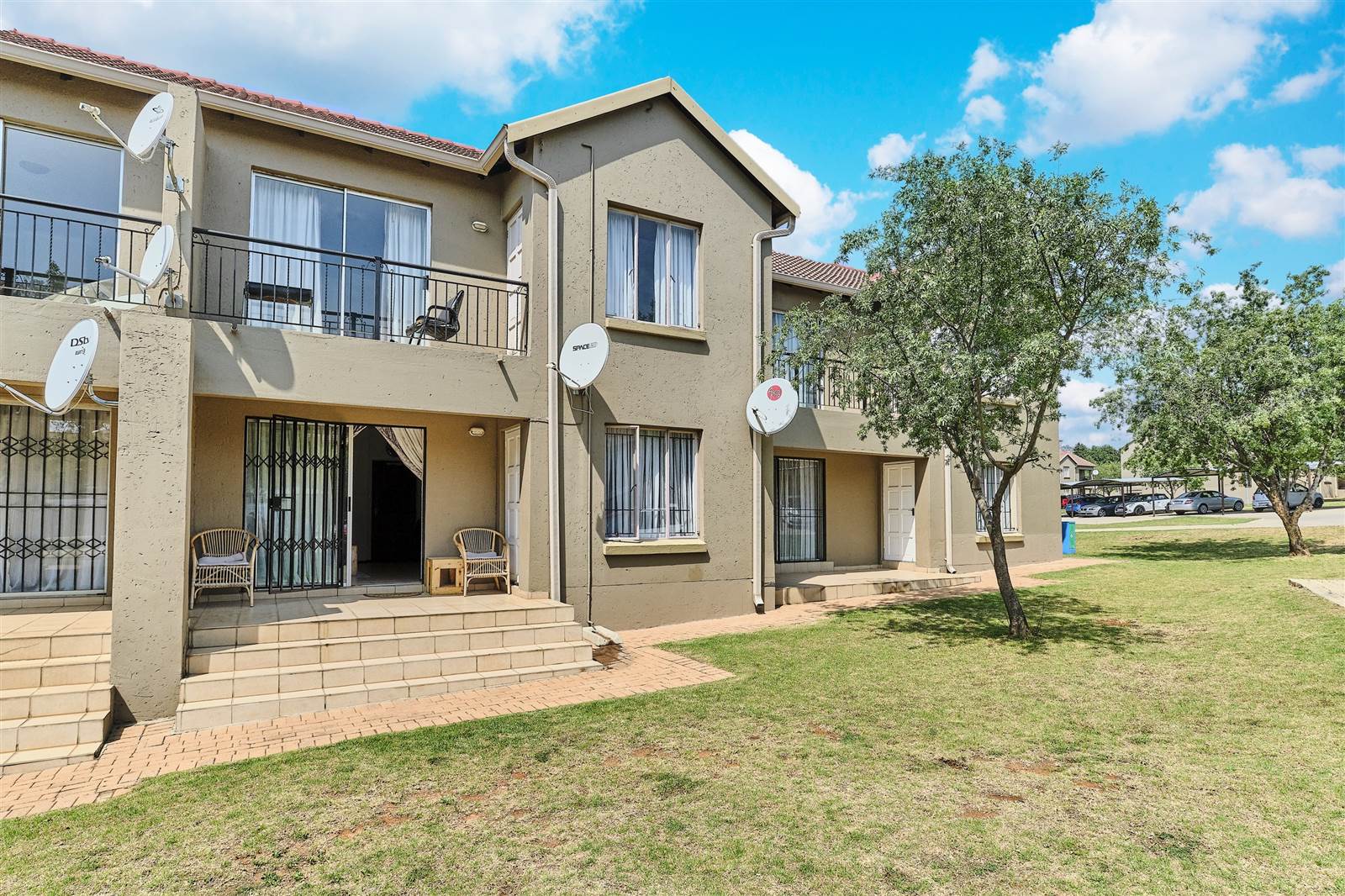 1 Bed Apartment in Ruimsig photo number 10