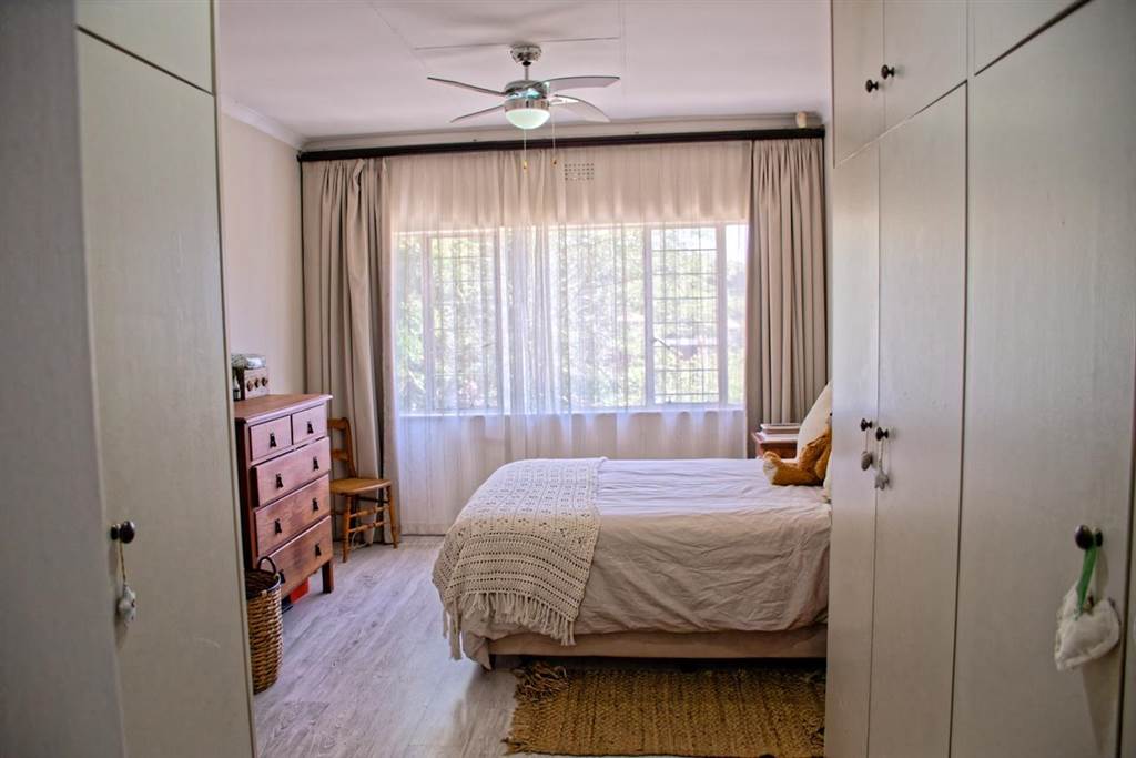 3 Bed Townhouse in Constantia Kloof photo number 11
