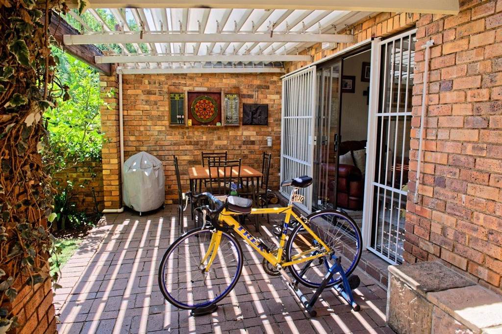 3 Bed Townhouse in Constantia Kloof photo number 10