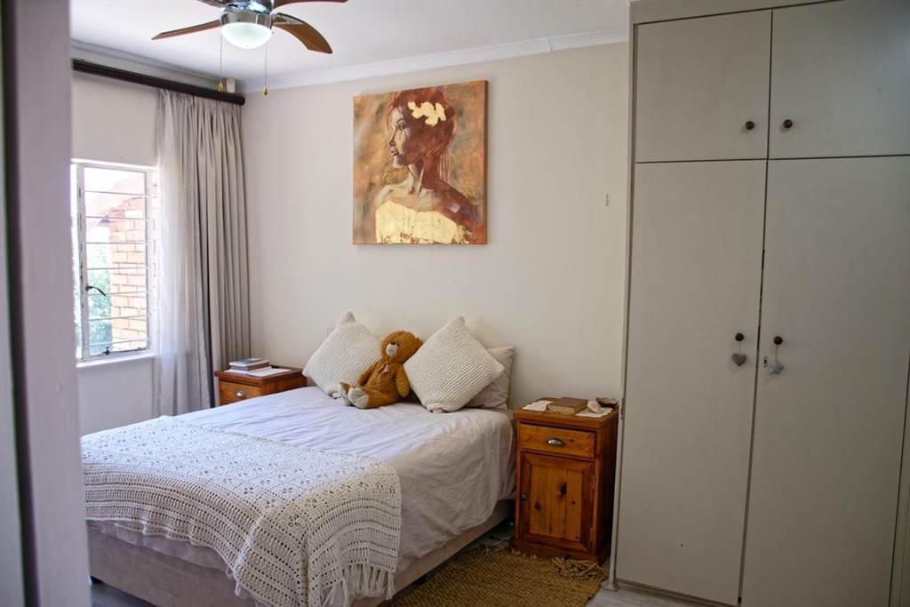 3 Bed Townhouse in Constantia Kloof photo number 15