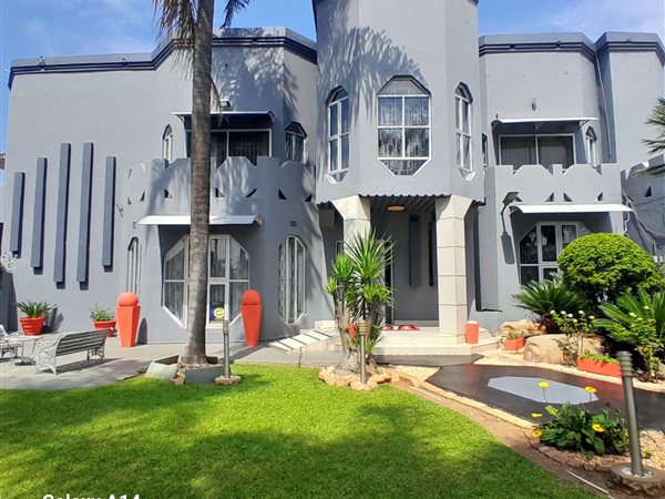 5 Bedroom House 5 Bedroom House