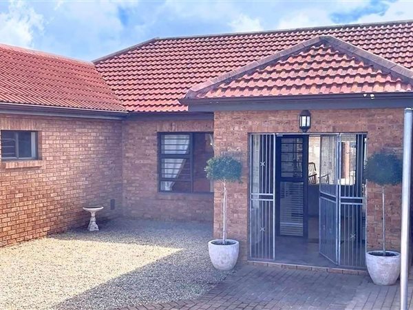 4 Bedroom House 4 Bedroom House