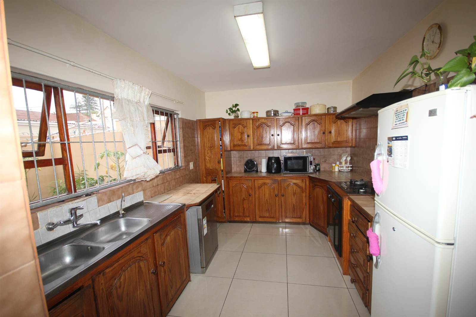 3 Bed Townhouse in Southernwood photo number 7