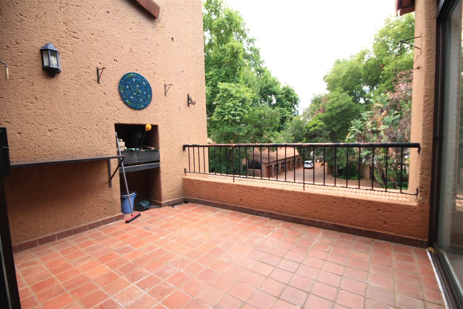 2 Bed Apartment in Parktown photo number 15