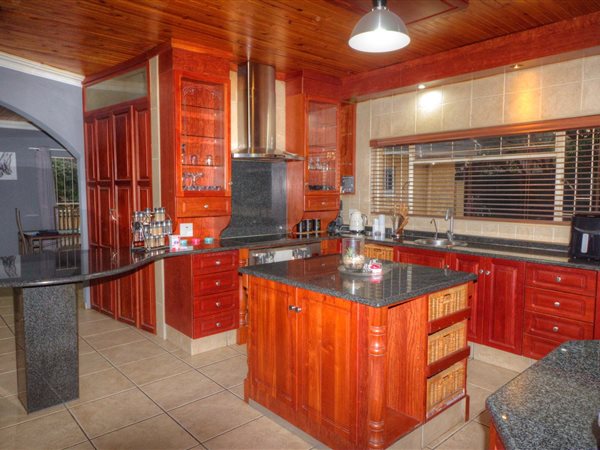4 Bedroom House 4 Bedroom House