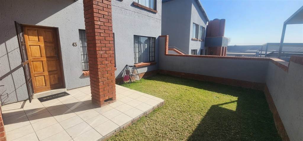 1 Bed Townhouse in Randburg Central photo number 13