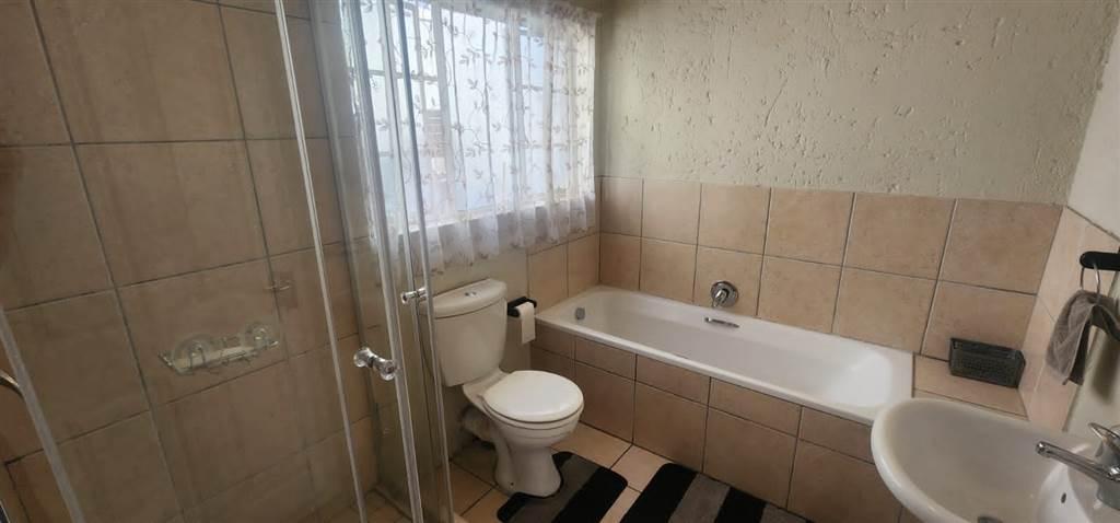1 Bed Townhouse in Randburg Central photo number 10