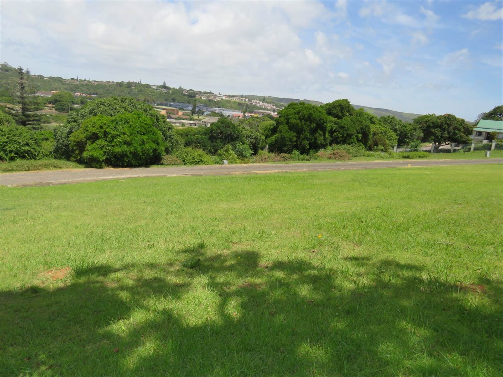 348 m² Land available in East Bank photo number 2