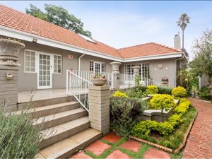 4 Bed House in Parktown North