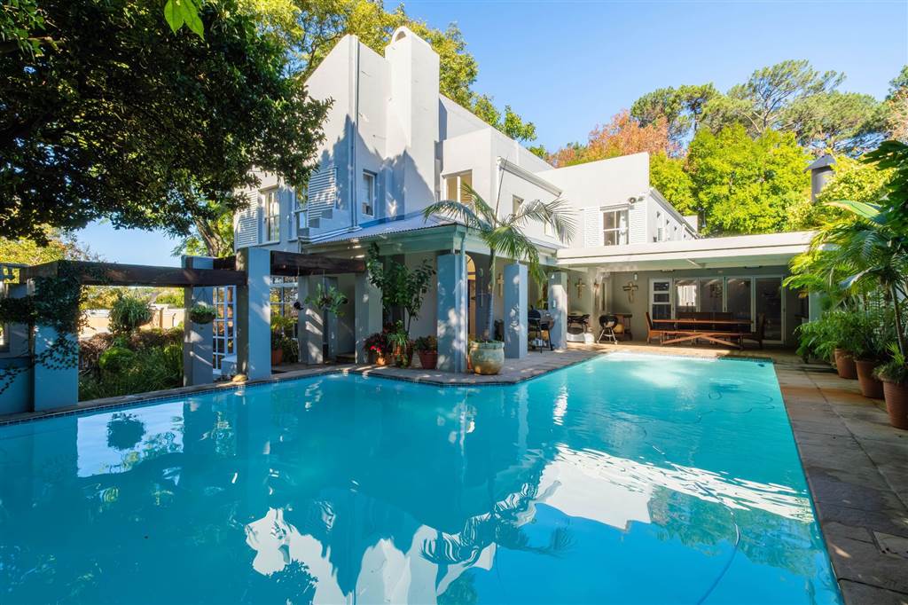 5 Bedroom House 5 Bedroom House