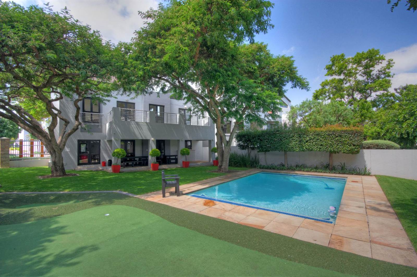 2 Bed Apartment in Douglasdale photo number 1