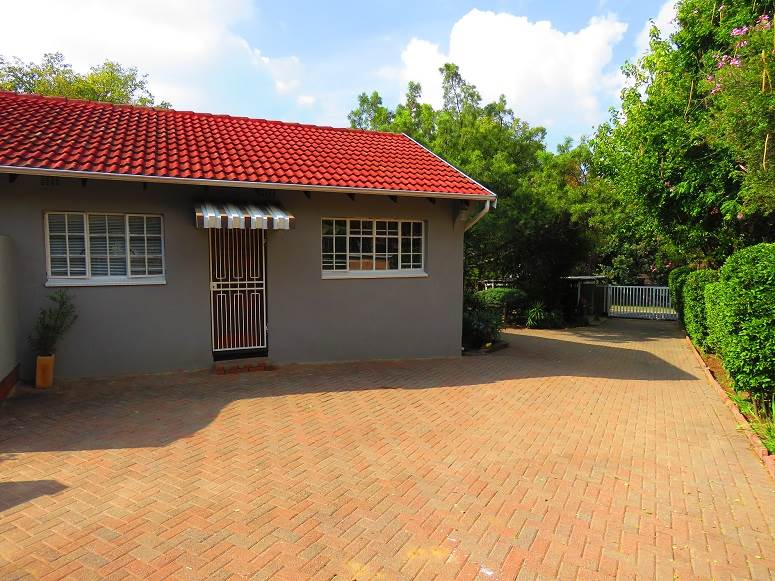 3 Bed House in Jukskei Park photo number 2