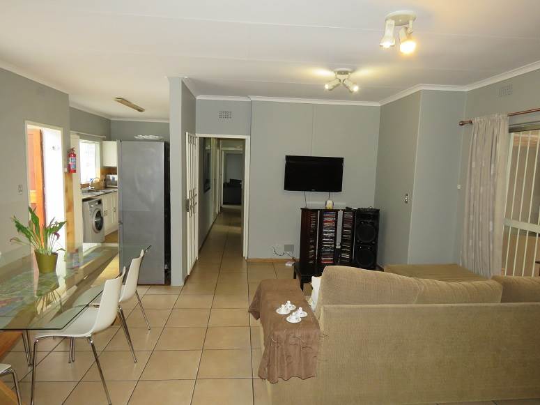 3 Bed House in Jukskei Park photo number 11