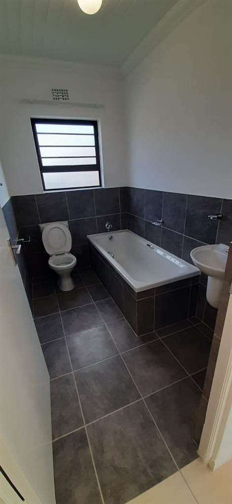 3 Bed House in Paarl Central East photo number 7