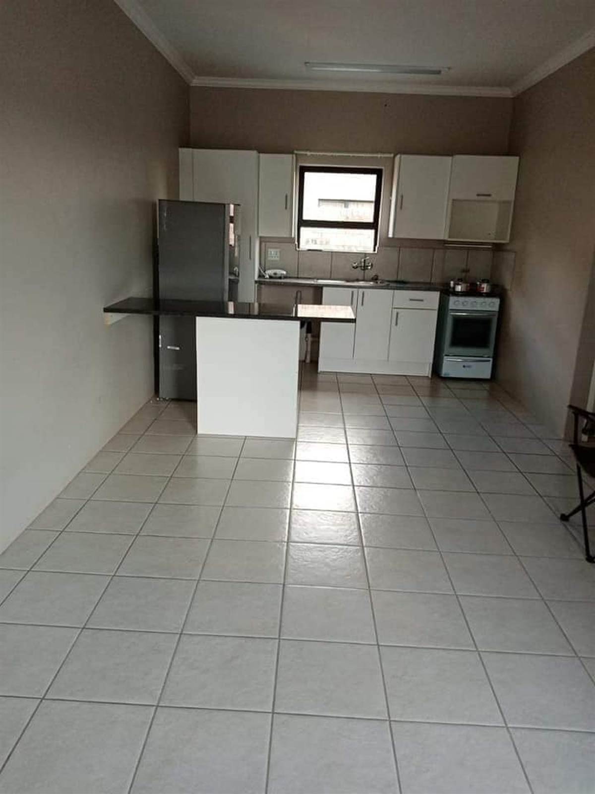 2 Bed Townhouse in Trichardt photo number 3