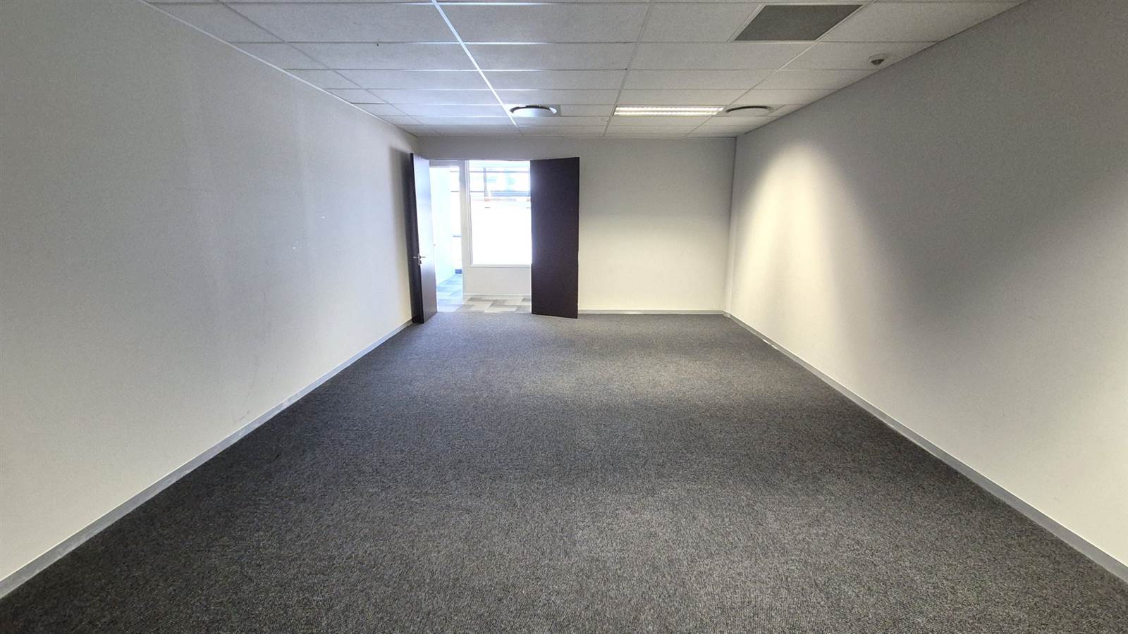 1212  m² Office Space in Menlyn photo number 20
