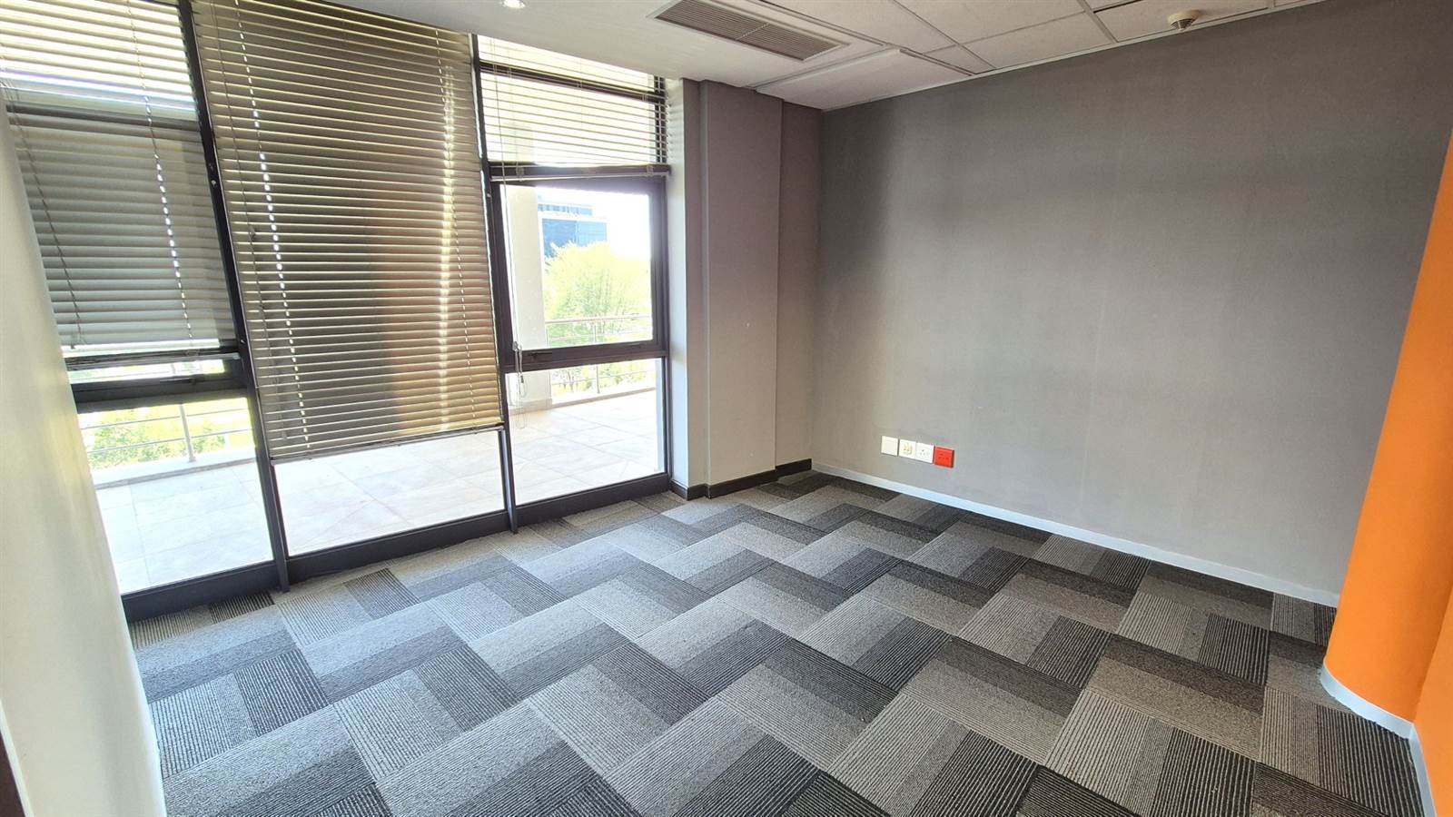 1212  m² Office Space in Menlyn photo number 10