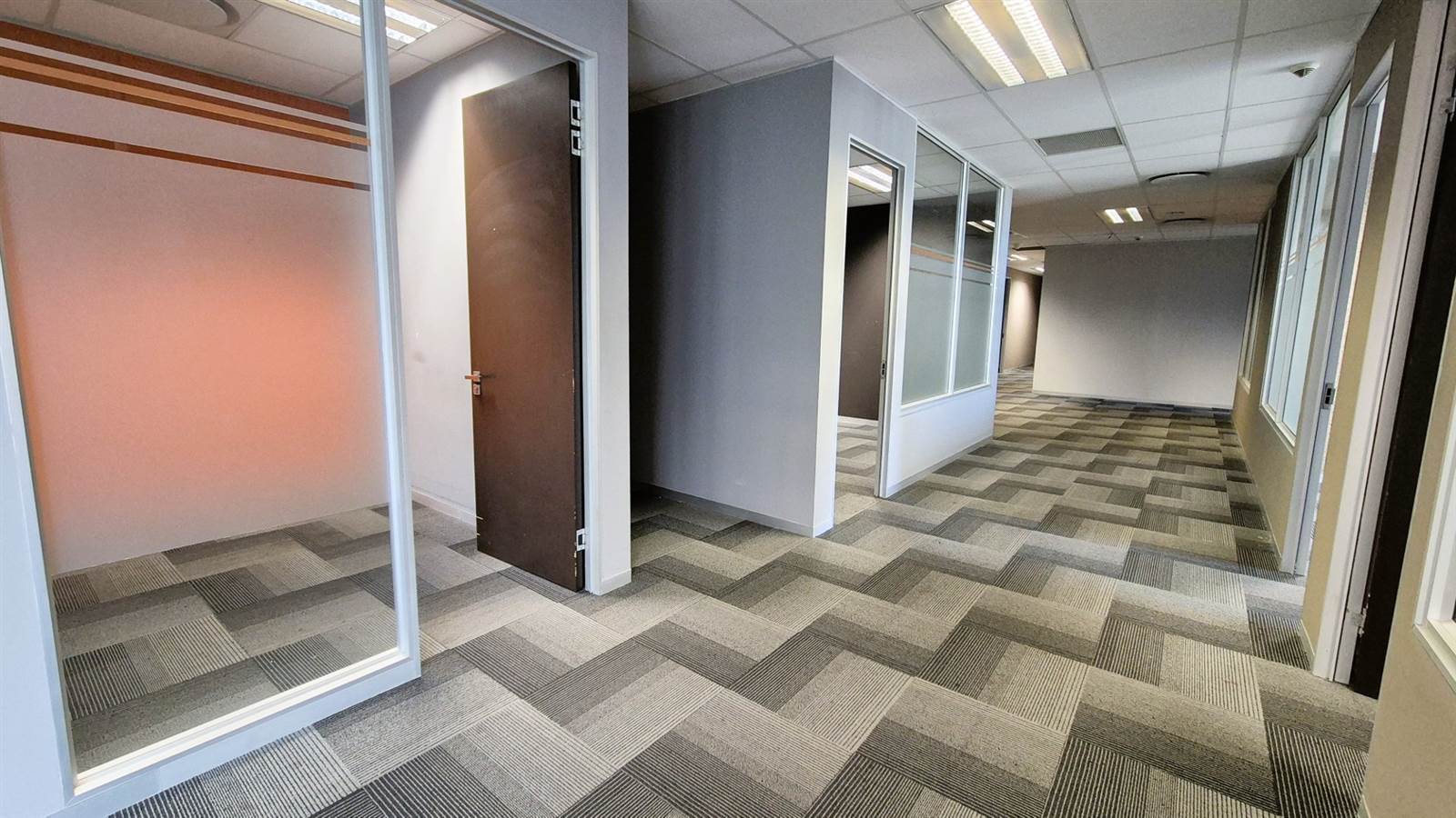 1212  m² Office Space in Menlyn photo number 4