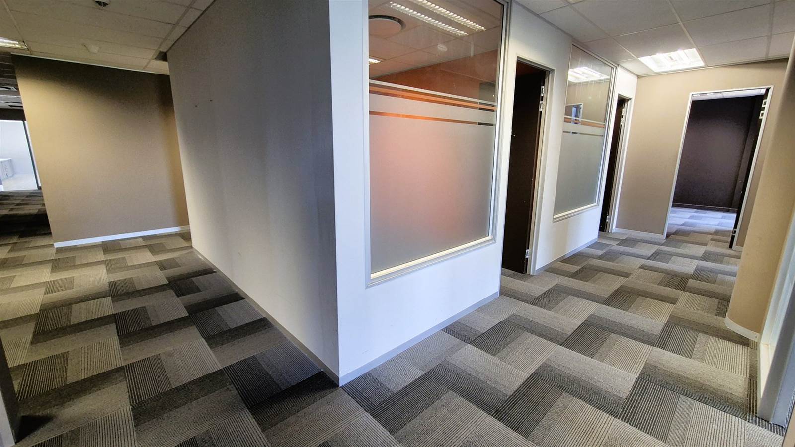 1212  m² Office Space in Menlyn photo number 11