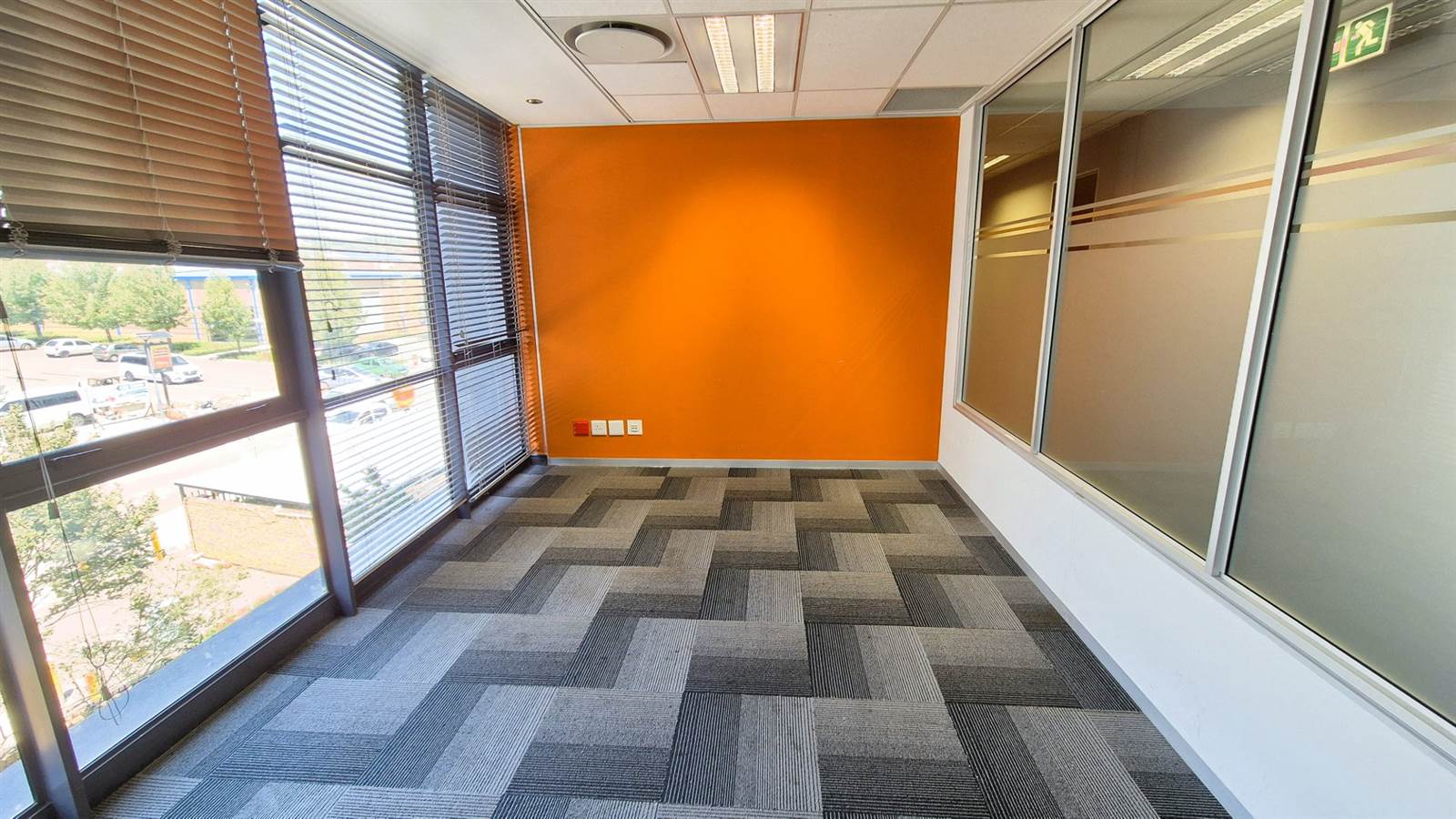 1212  m² Office Space in Menlyn photo number 18