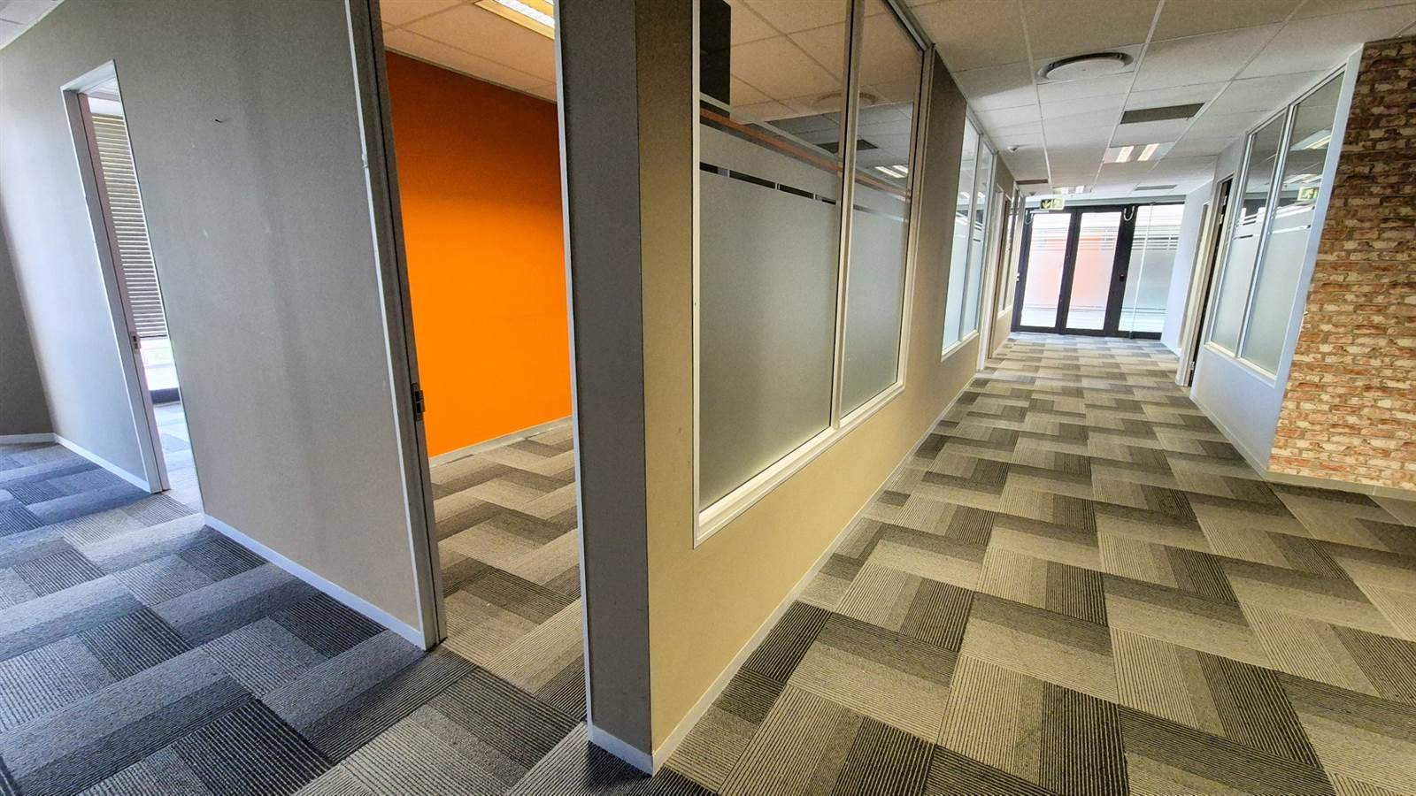 1212  m² Office Space in Menlyn photo number 9