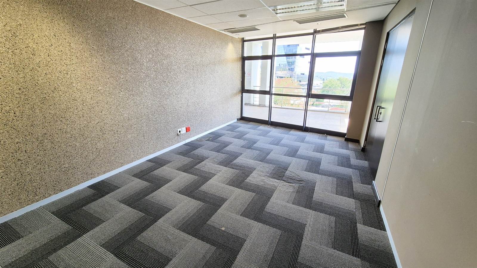 1212  m² Office Space in Menlyn photo number 8