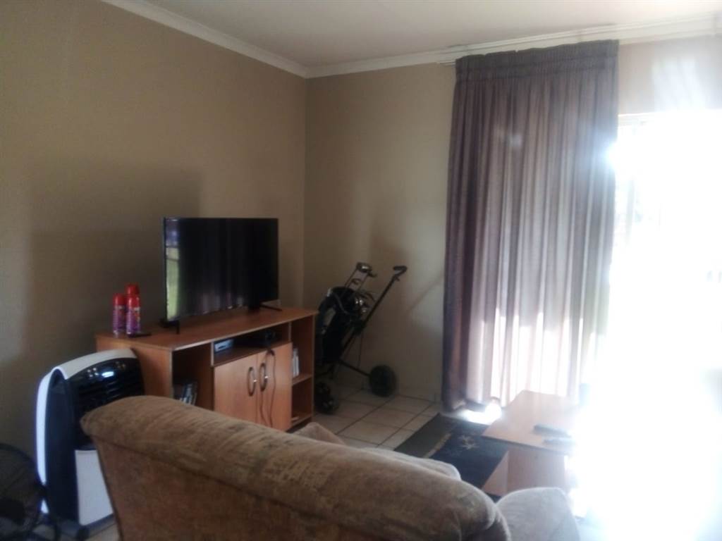 1 Bed Apartment in Secunda photo number 13