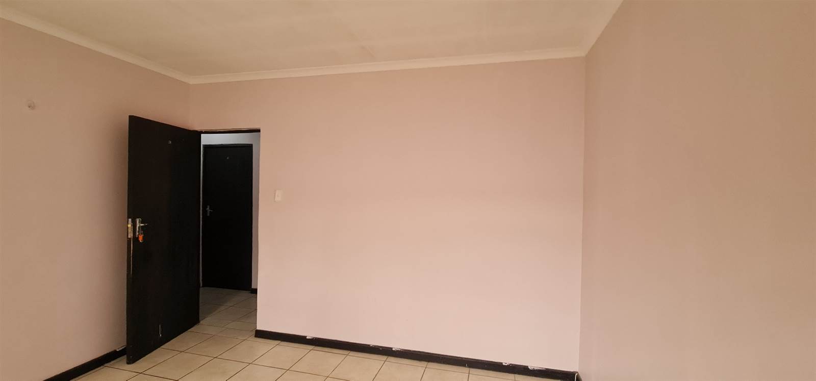 4 Bed Apartment in Zwide photo number 8