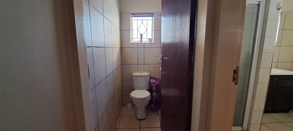 3 Bed House in Protea Park photo number 9