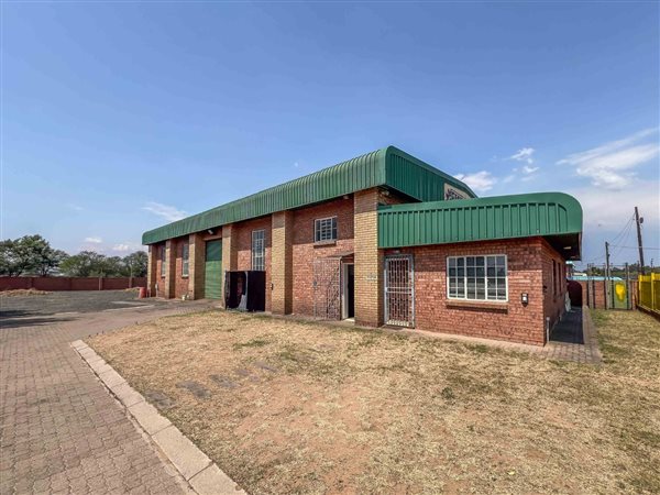 448  m² Commercial space