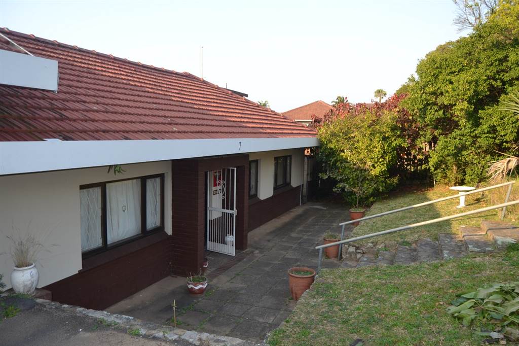 3 Bed House in Uvongo photo number 21