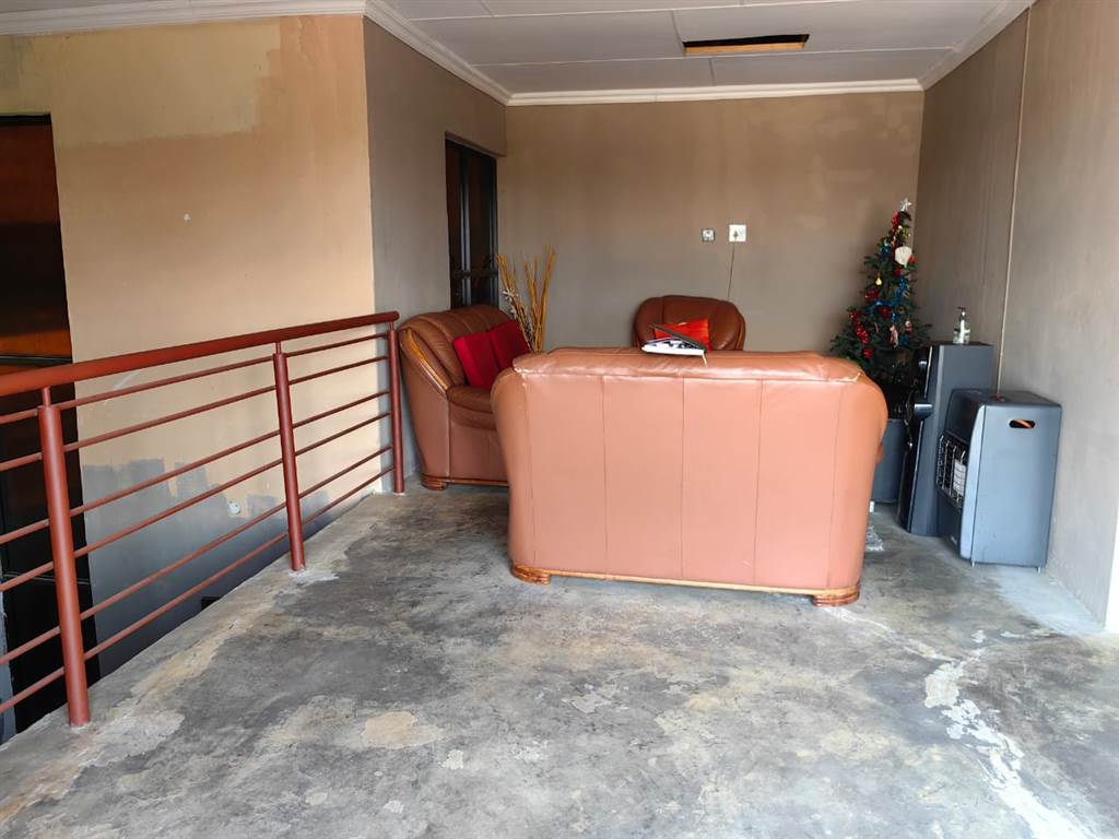 4 Bed House in Rethabile Gardens photo number 7