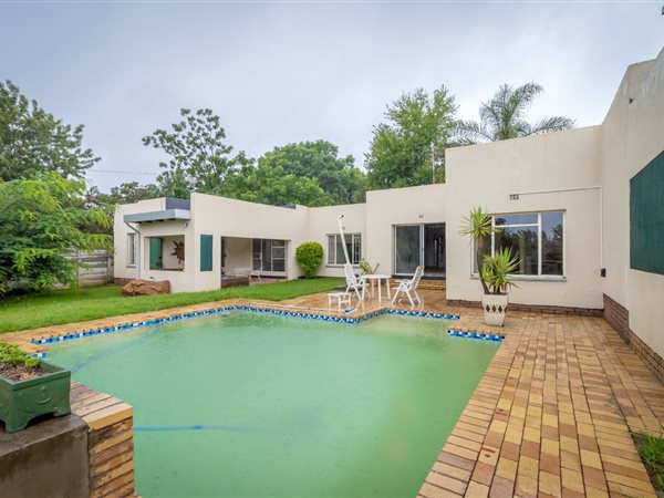 5 Bedroom House 5 Bedroom House