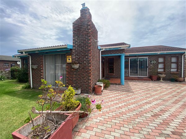 5 Bed House in Aston Bay