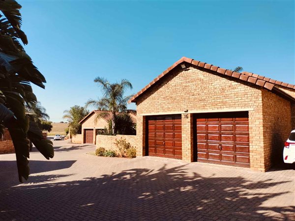 3 Bed Townhouse in Ruimsig