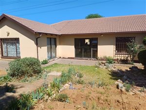 4 Bed House in Moffat View