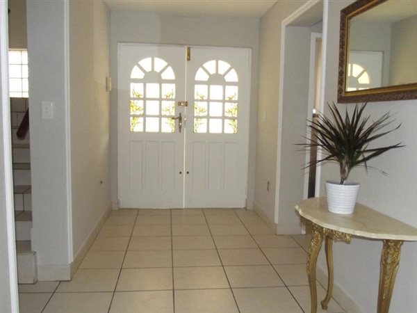 3 Bed Apartment in Silver Lakes Golf Estate