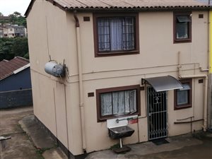 5 Bed House in Longcroft