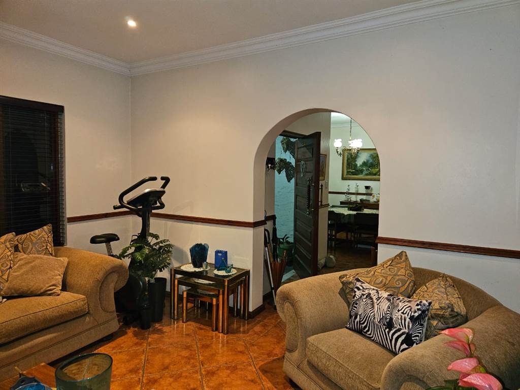 3 Bed House in Leeuwfontein Estate photo number 6