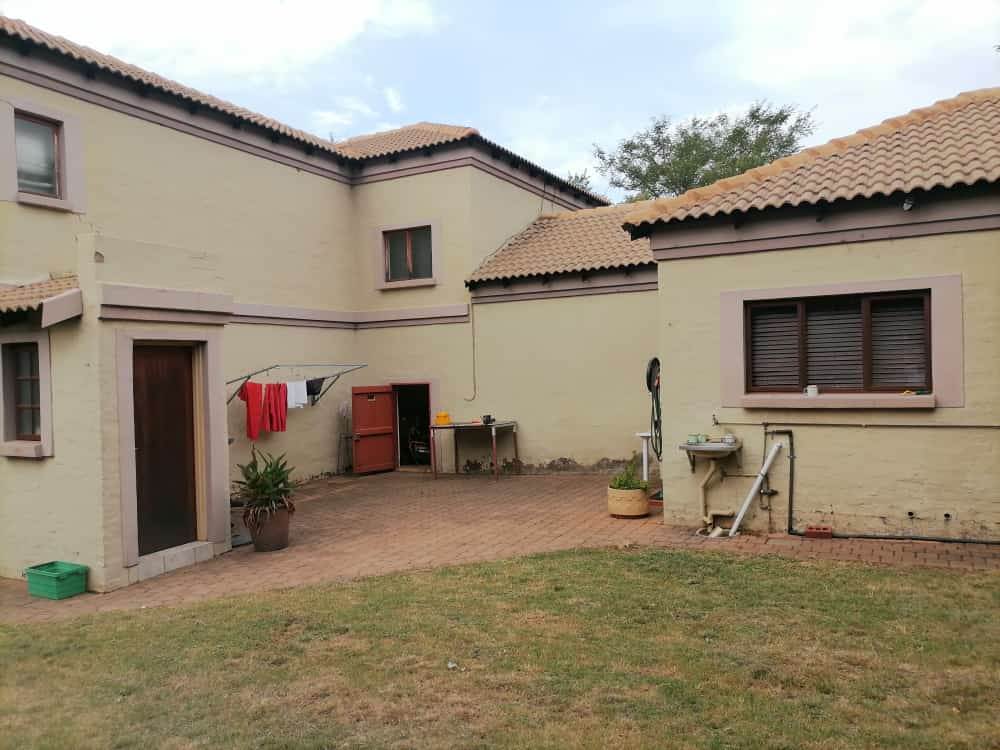3 Bed House in Leeuwfontein Estate photo number 2